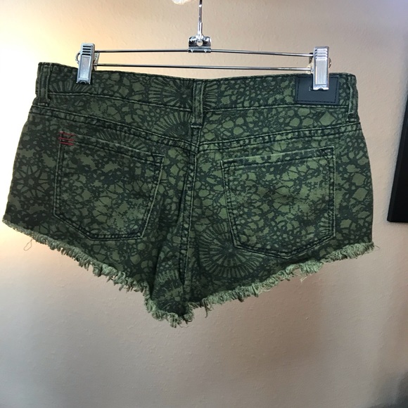 Womens green and black print shorts - Picture 2 of 2